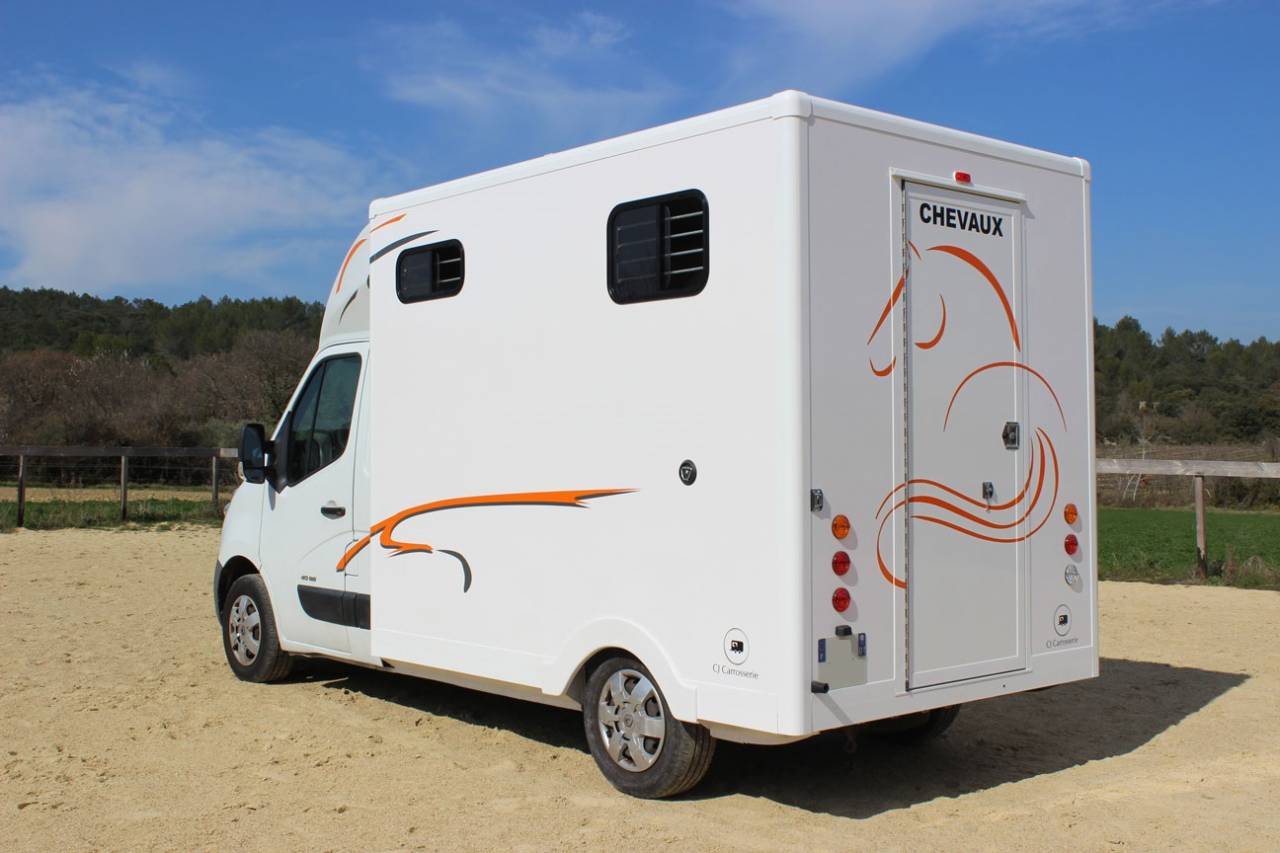 Location camion chevaux GARD Nîmes - Alès