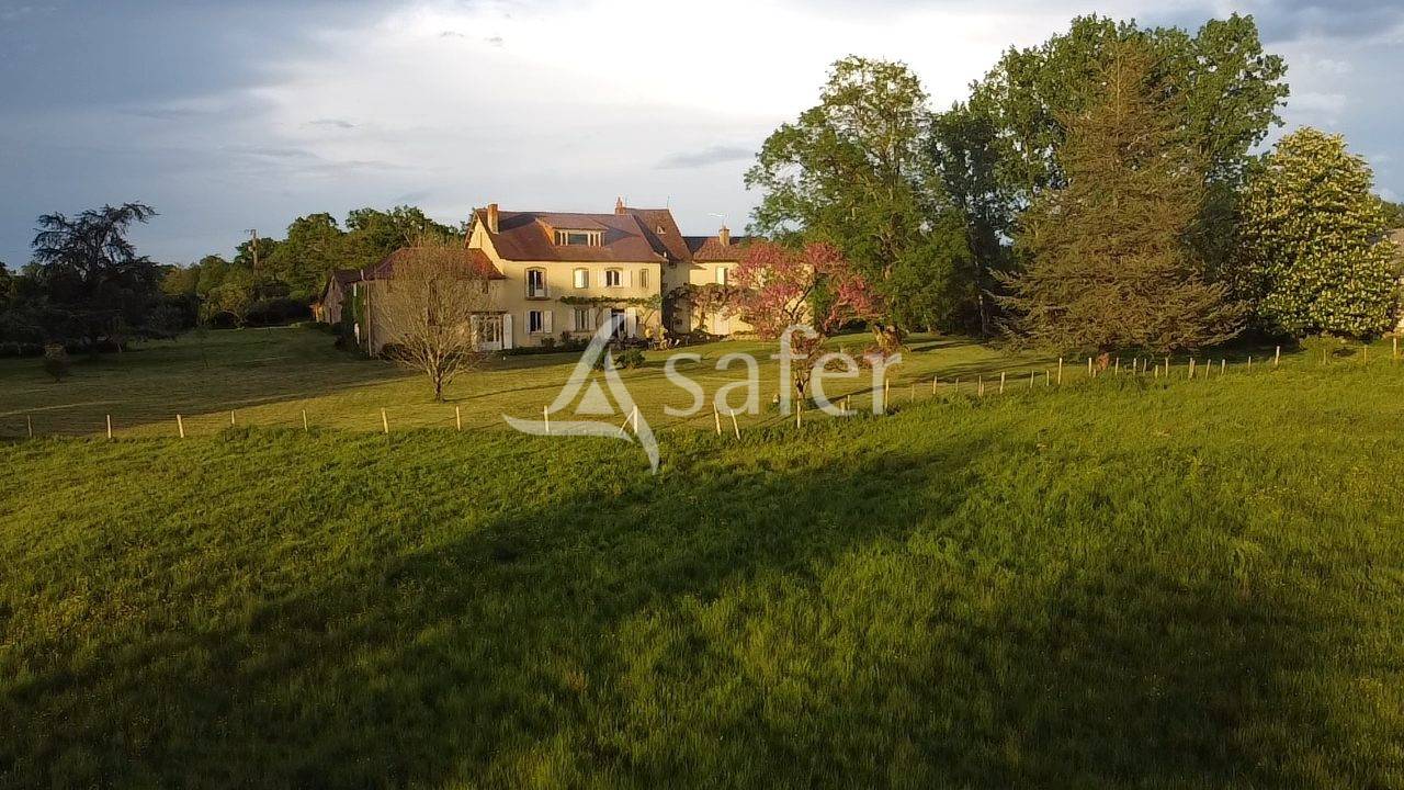 Propriété de caractère avec gîtes et 125 hectares