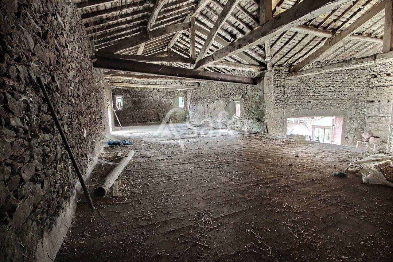 FERME TRADITIONNELLE - MONTS DU LYONNAIS