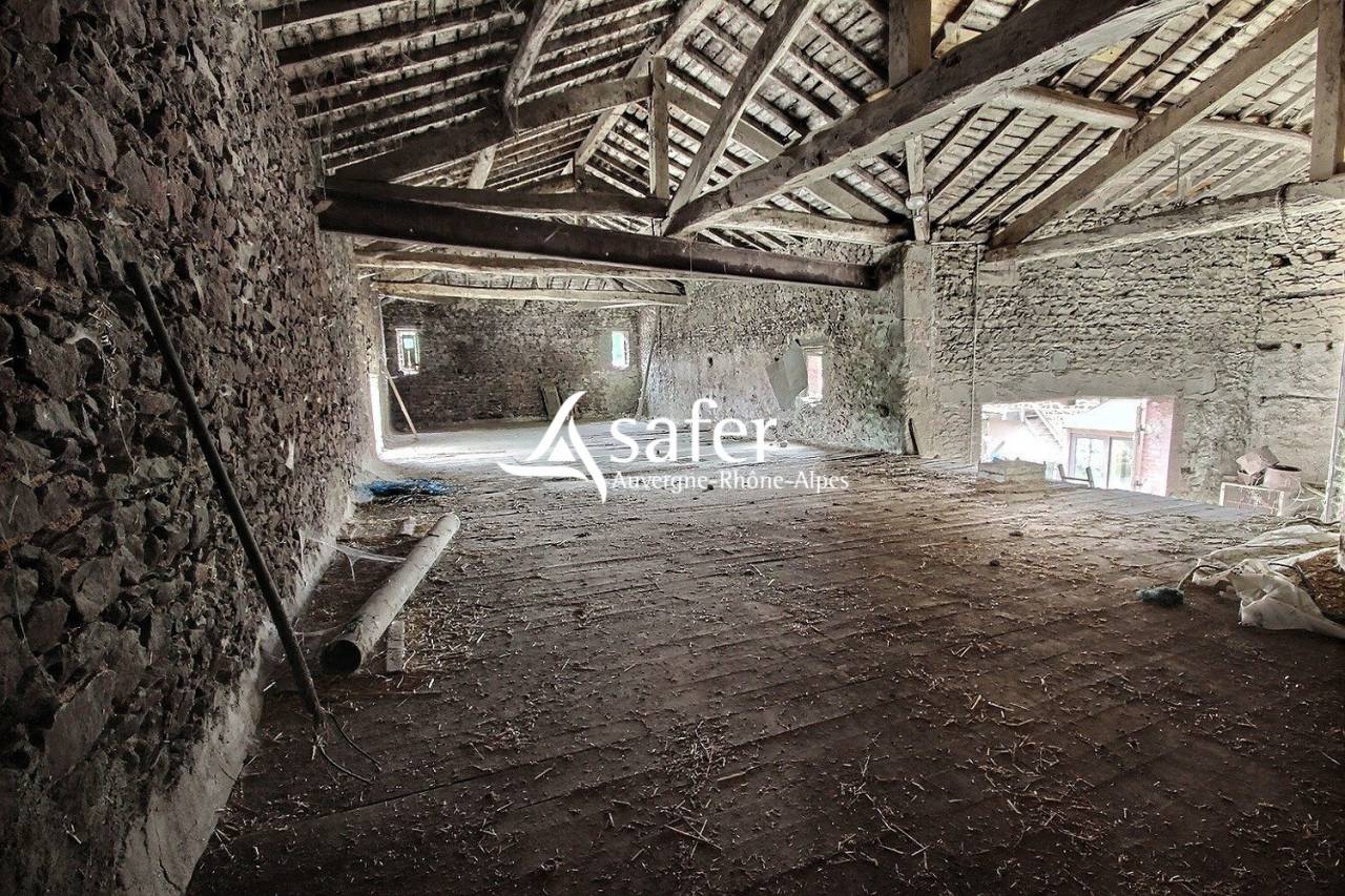 FERME TRADITIONNELLE - MONTS DU LYONNAIS