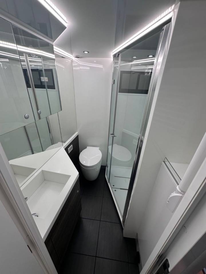 VOLVO FL 16.280 EQUIX POP OUT