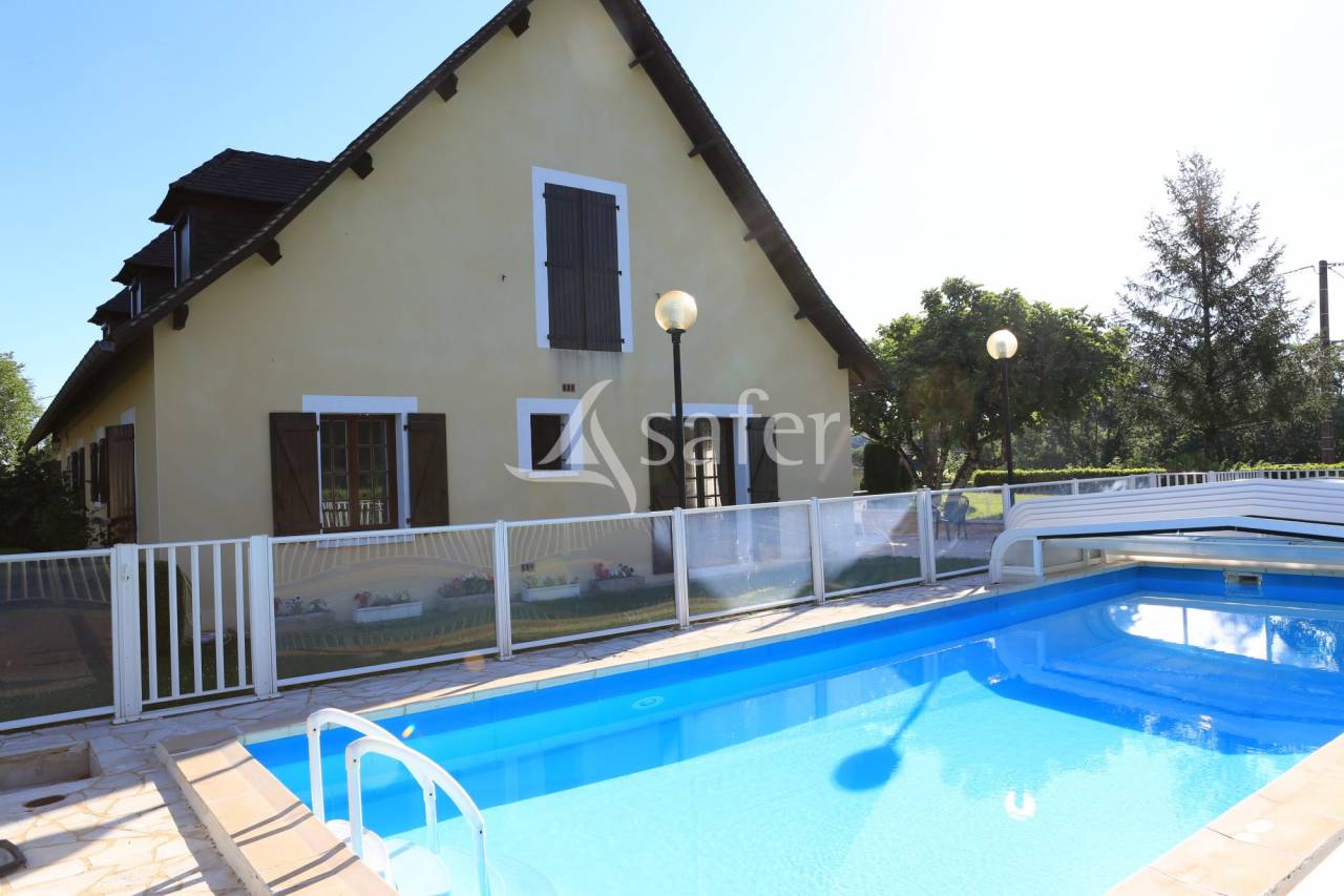 Propri&eacute;t&eacute; quercynoise sur 5 ha proche Cahors et A20