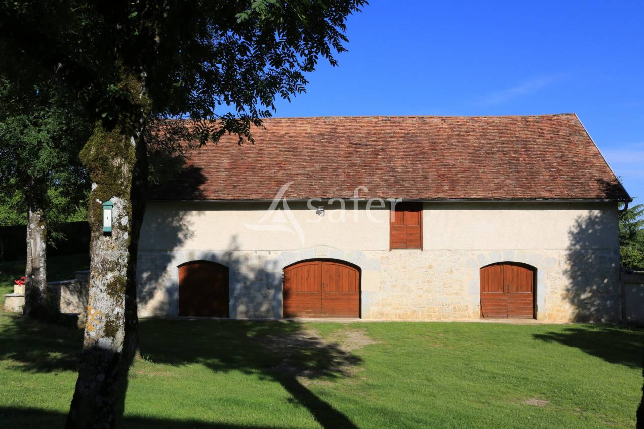 Propri&eacute;t&eacute; quercynoise sur 5 ha proche Cahors et A20