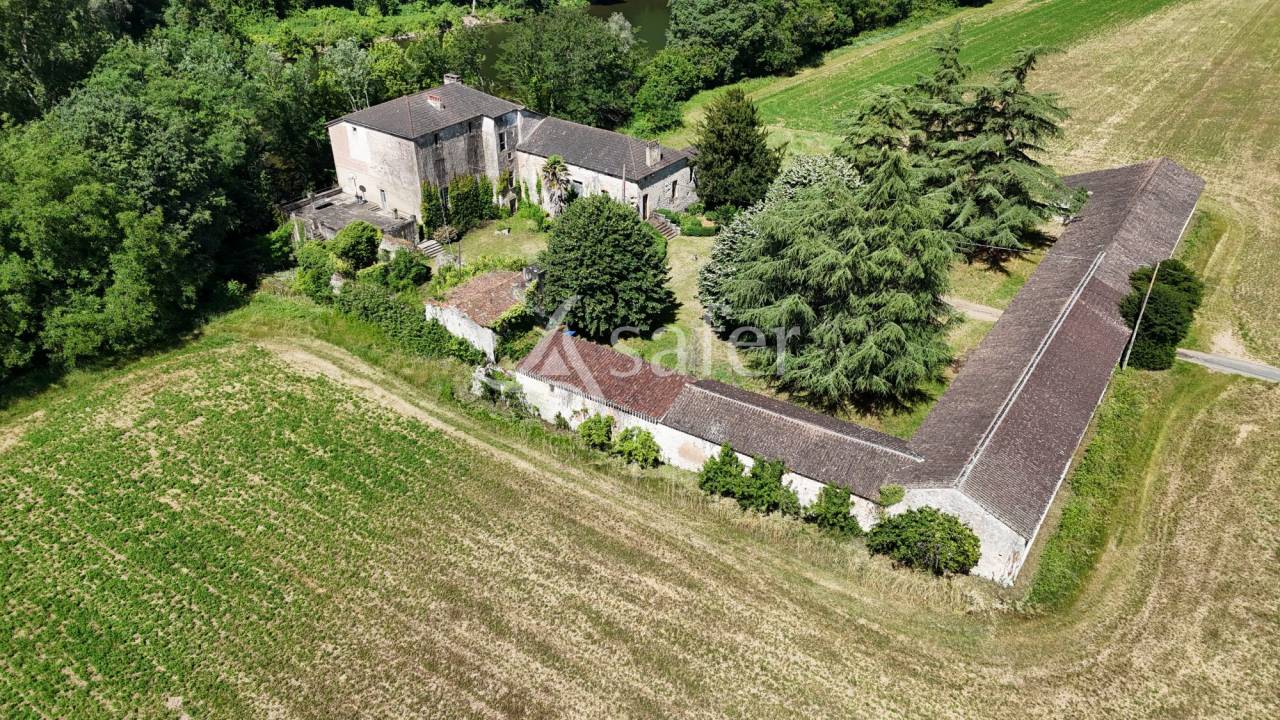 Propri&eacute;t&eacute; de caract&egrave;re sur 29 ha sur les berges du Lot