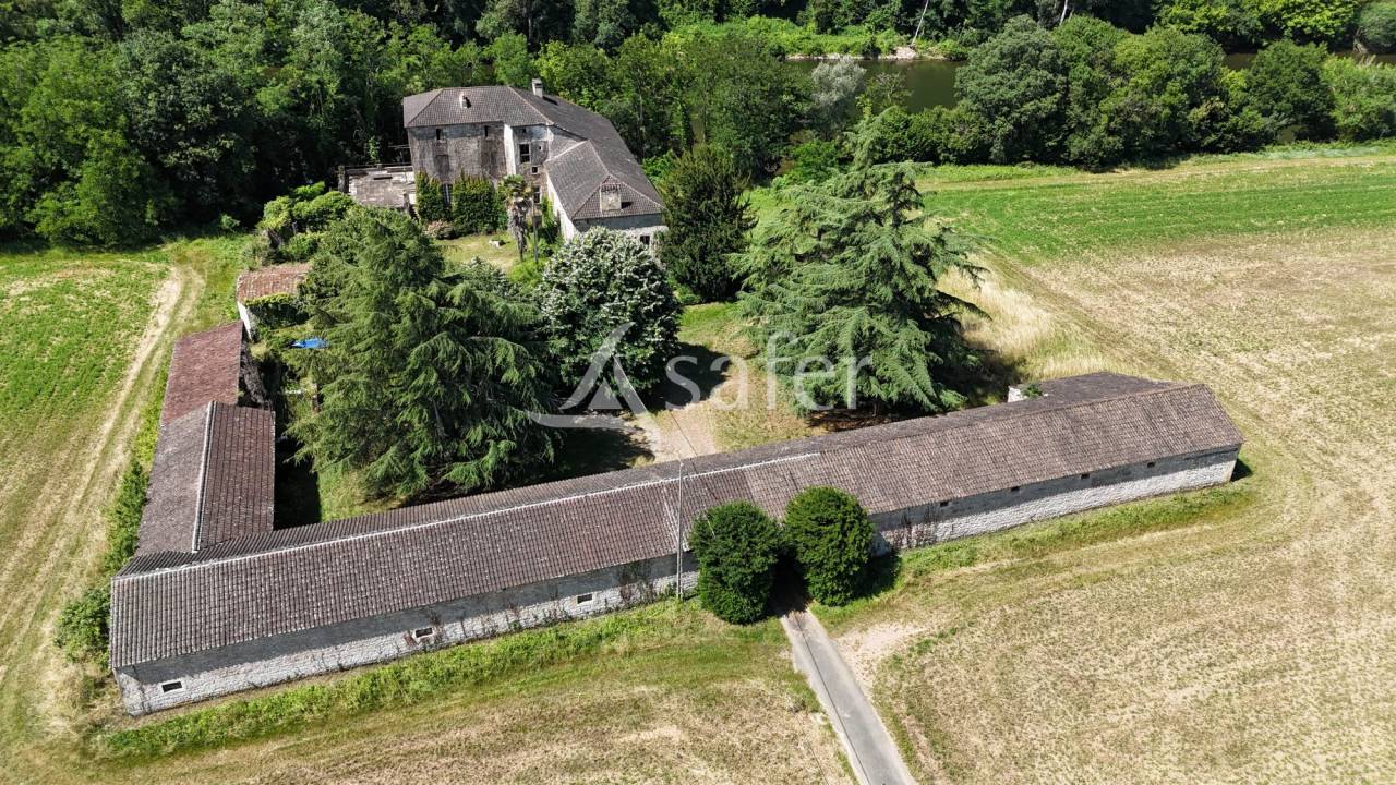 Propri&eacute;t&eacute; de caract&egrave;re sur 29 ha sur les berges du Lot