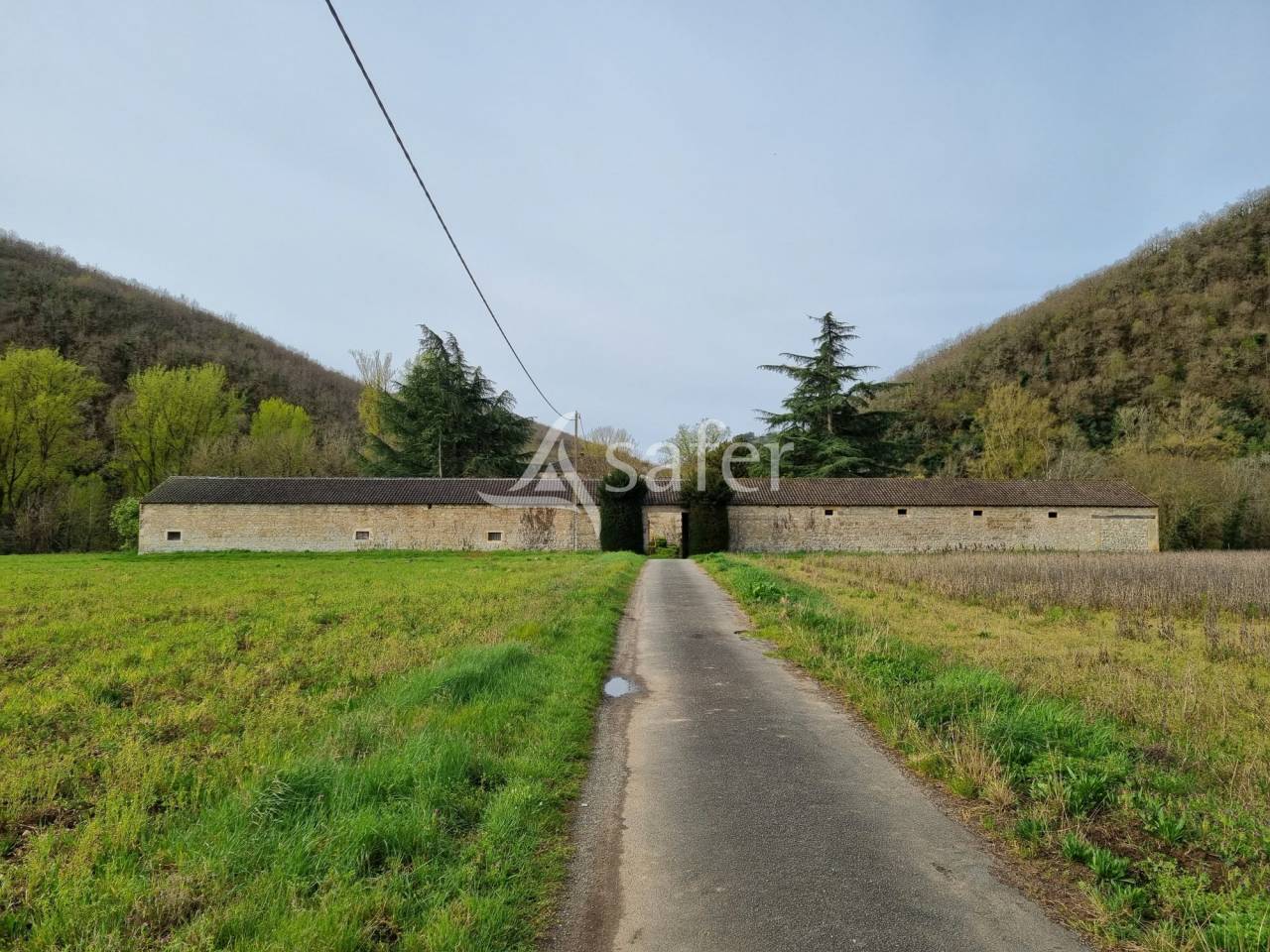 Propri&eacute;t&eacute; de caract&egrave;re sur 29 ha sur les berges du Lot