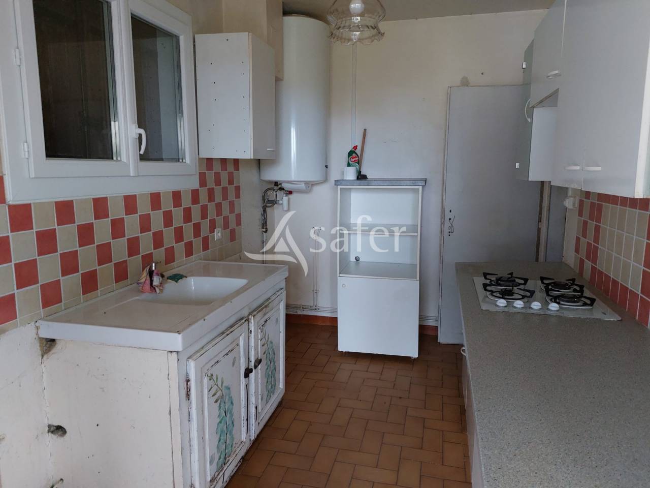 Propri&eacute;t&eacute; b&acirc;tie avec 3 logements sur 31ha de pr&eacute;s et bois