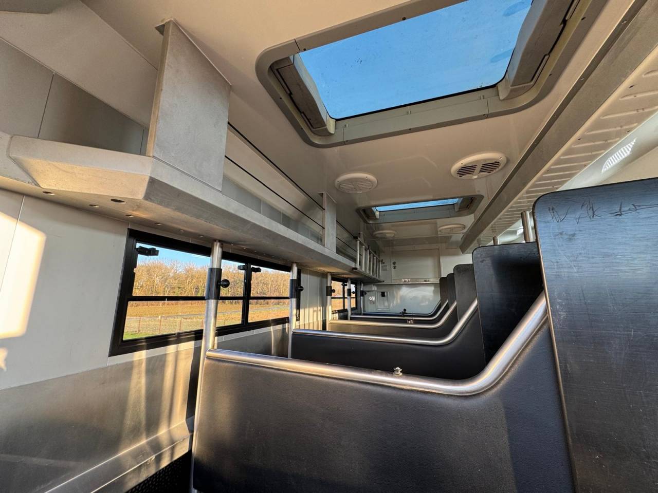 STX 6 CHEVAUX AVEC POP OUT ET PUSH UP - VENDU