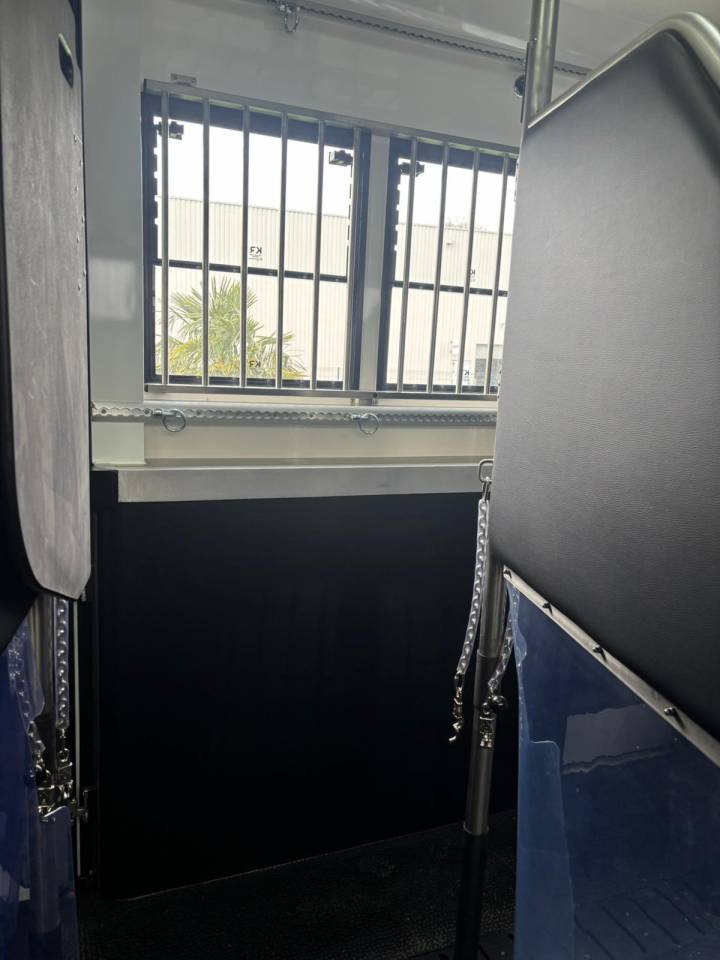 Camion neuf Krismar 5 chevaux plus homecar