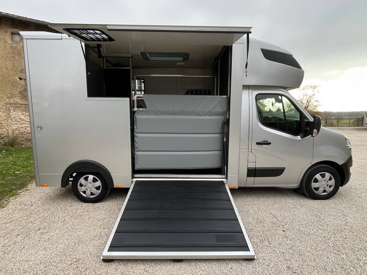 NISSAN INTERSTAR DCI 165 MSG STALLION LIGHT