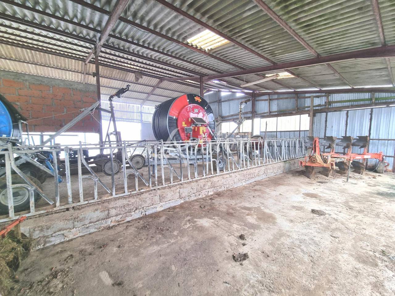 Exploitation Polyculture-Elevage avec grande maison et d&eacute;pendan