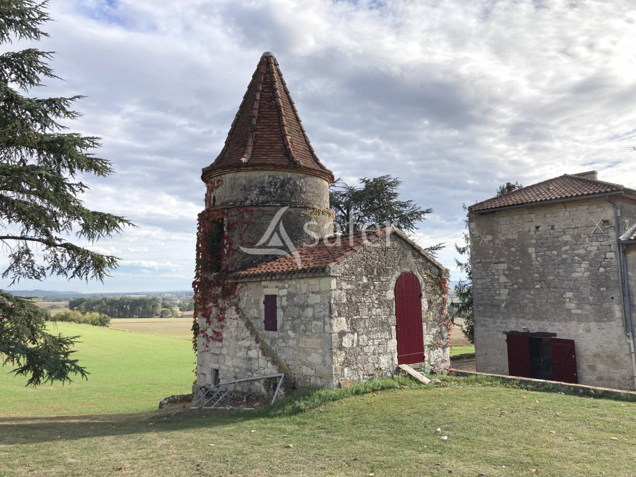 Propriété en pierre de caractère sur 25ha