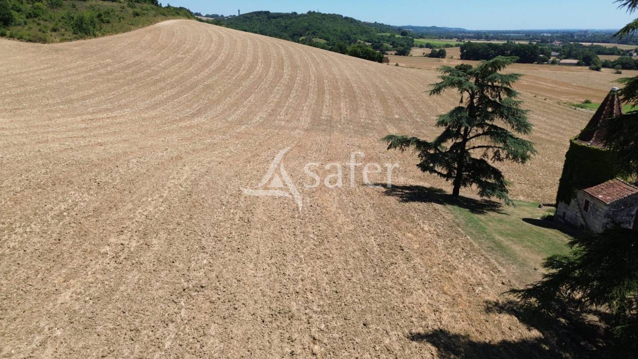 Propriété en pierre de caractère sur 25ha