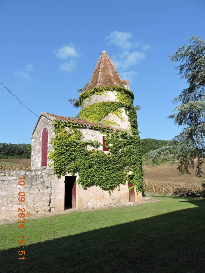 Propriété en pierre de caractère sur 25ha