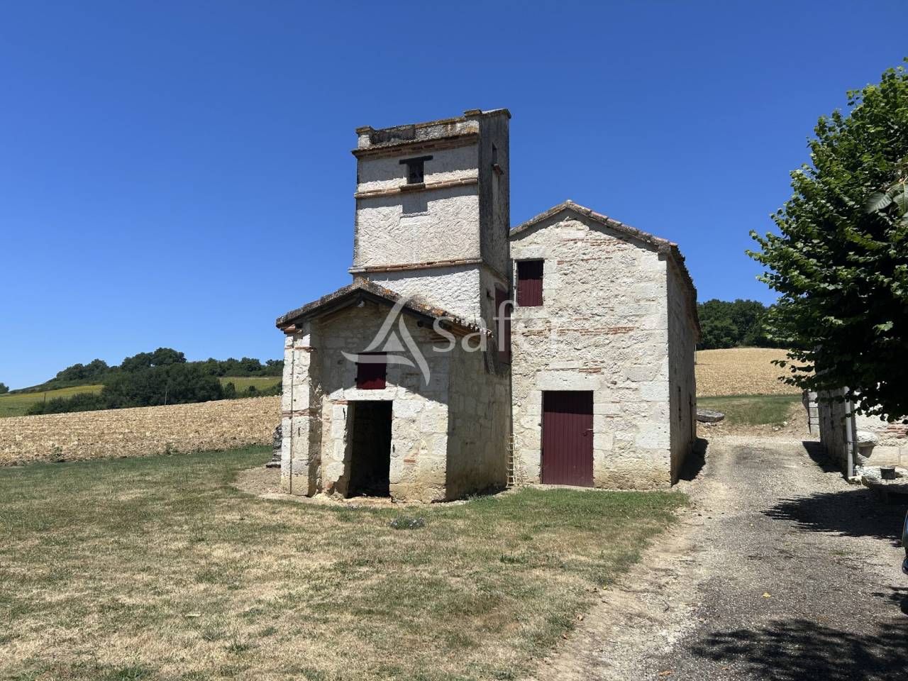 Propriété en pierre de caractère sur 25ha