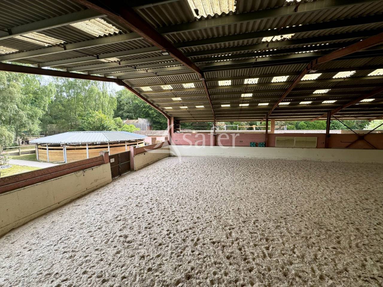 Ecurie de propriétaires à l'orée de la forêt de Fontaineblea