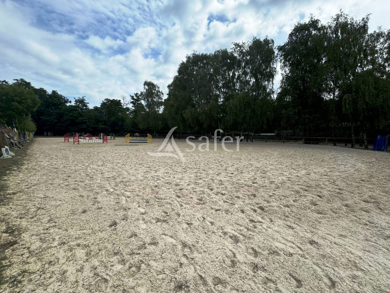 Ecurie de propriétaires à l'orée de la forêt de Fontaineblea
