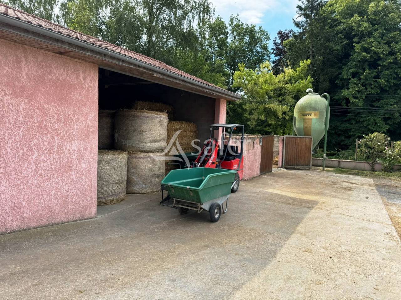 Ecurie de propriétaires à l'orée de la forêt de Fontaineblea