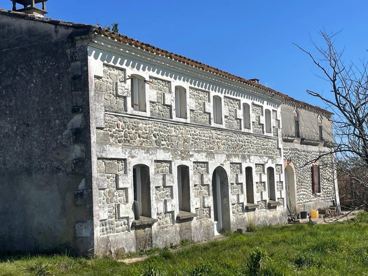 Propriété équestre 15 mn de MONTGUYON (17) sur 30 ha