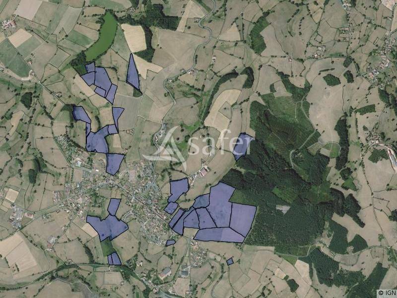 Terrain de 4,4 ha avec b&acirc;timents agricoles de 3400 m&sup2; - Dompie