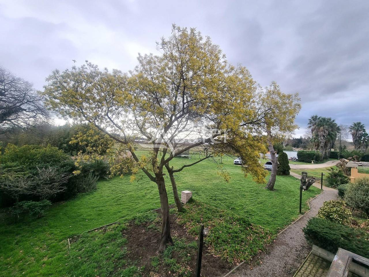 Mas compos&eacute; de plusieurs logements ind&eacute;pendants et 4 hectares