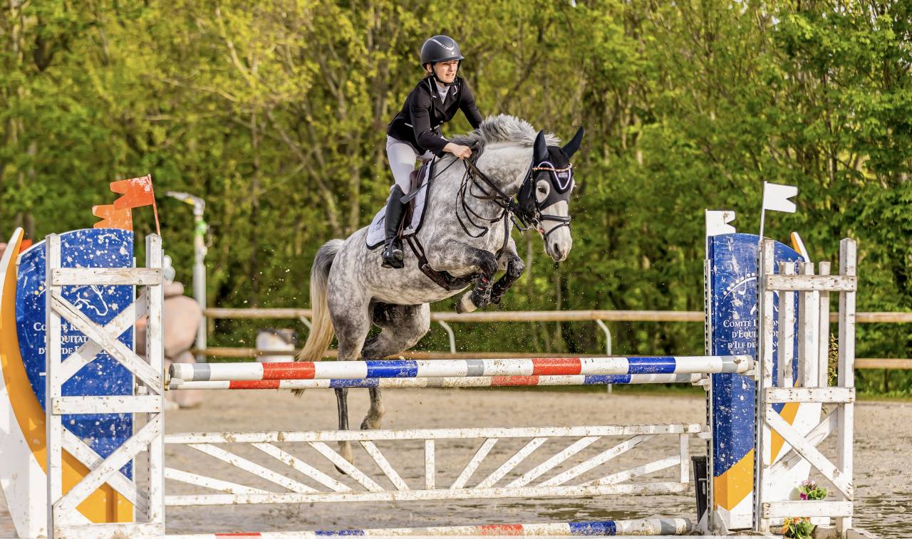 À vendre ponette pour 110-120