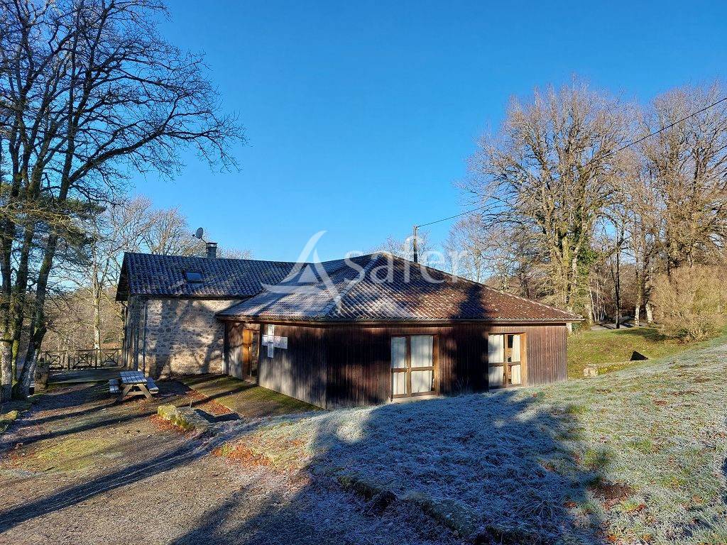 Au nord de Limoges, structure équestre avec gîtes de groupes