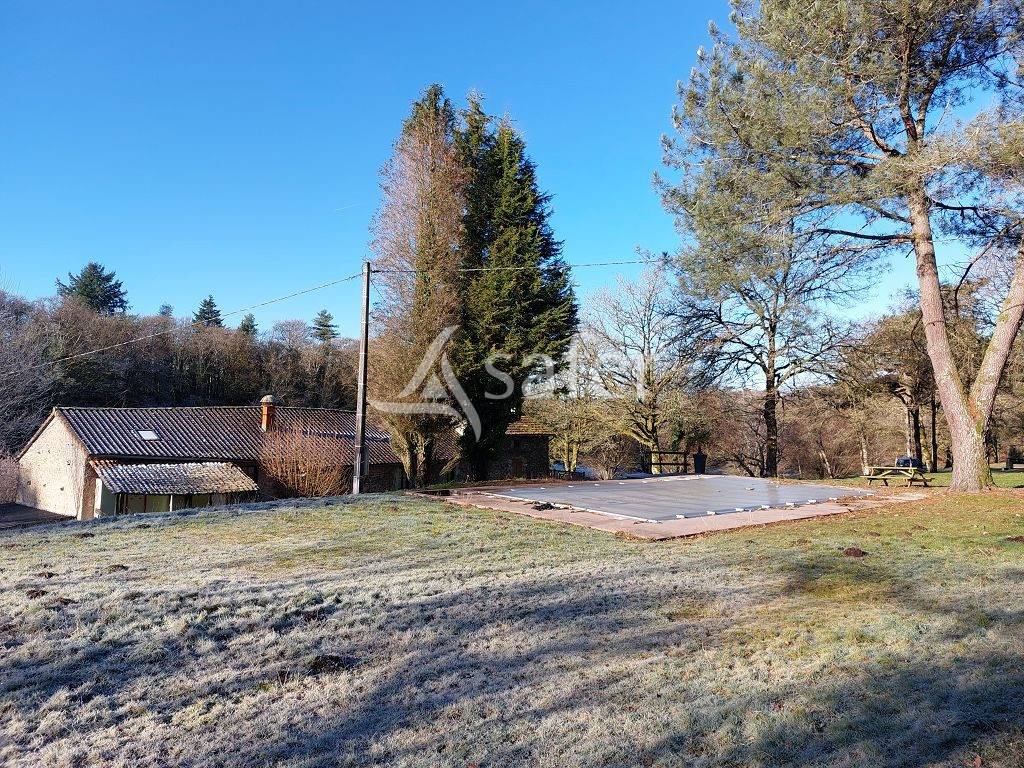 Au nord de Limoges, structure équestre avec gîtes de groupes
