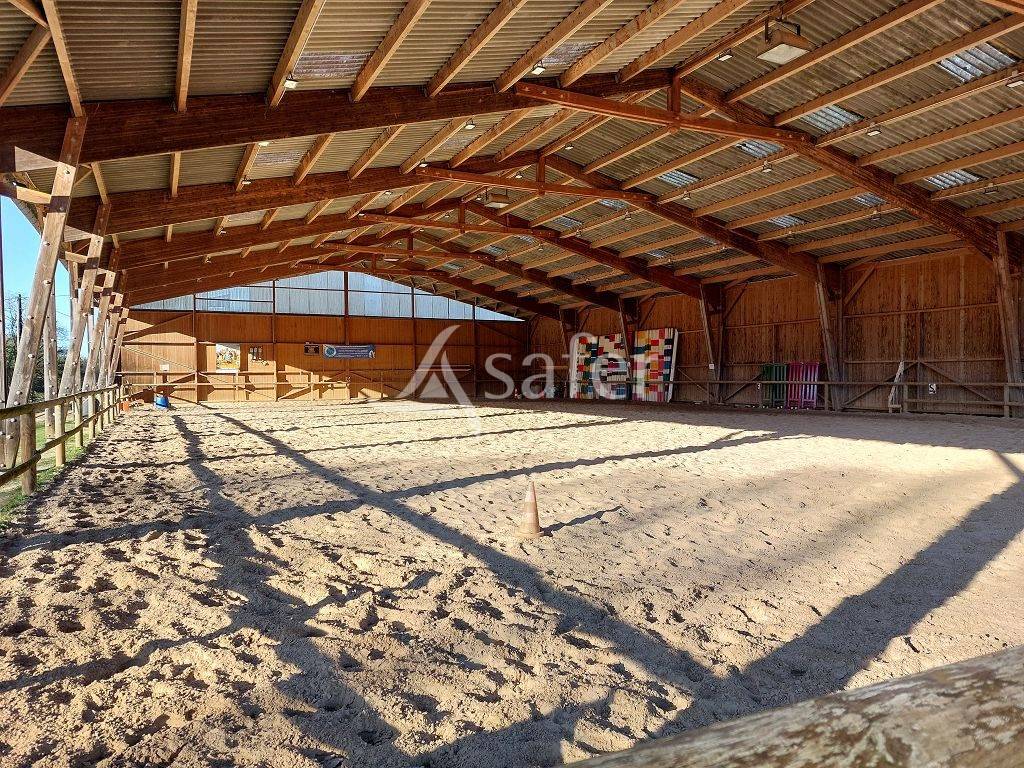 Au nord de Limoges, structure équestre avec gîtes de groupes