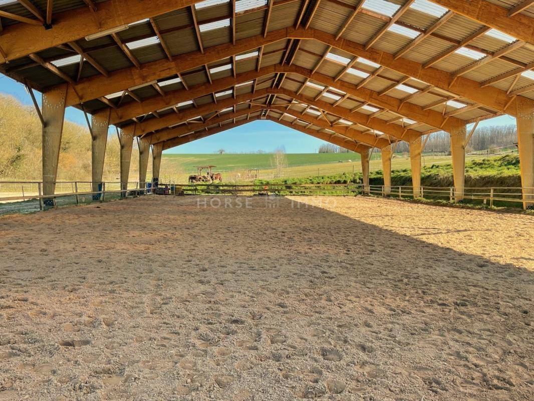 Ecurie Active à 10 kms de Sens, 1 heure de Fontainebleau