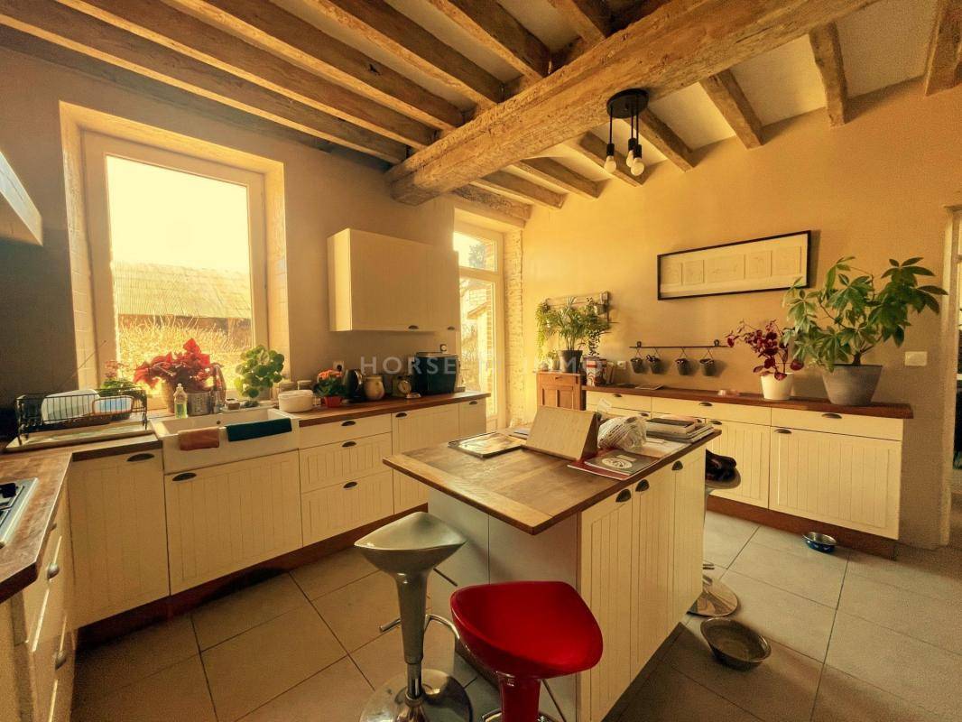 Ecurie Active à 10 kms de Sens, 1 heure de Fontainebleau