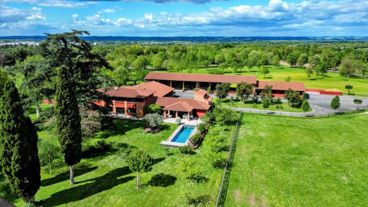 Somptueuse propriété équestre de 15h (82)