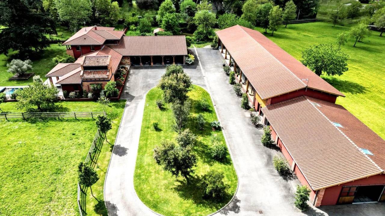 Somptueuse propriété équestre de 15h (82)