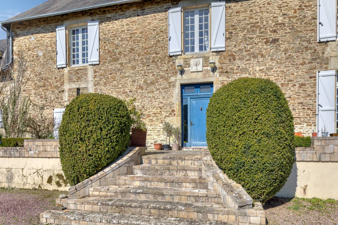 Très jolie maison avec carrière et piscine