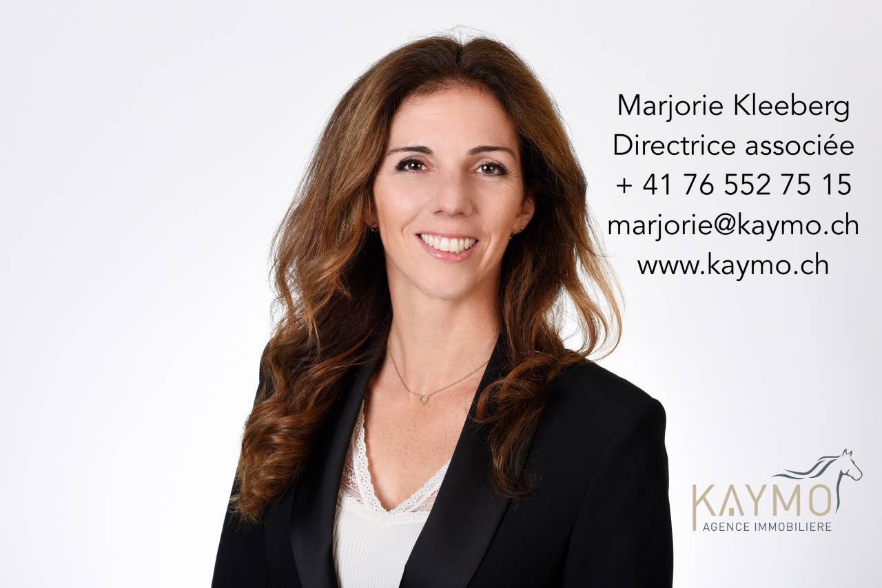 Plusieurs fermes équestres avec carré de dressage