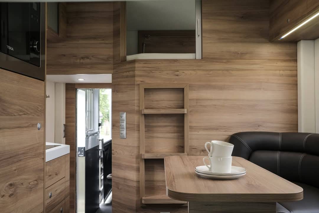 Camion poids lourd 9 chevaux Krismar avec appartement 