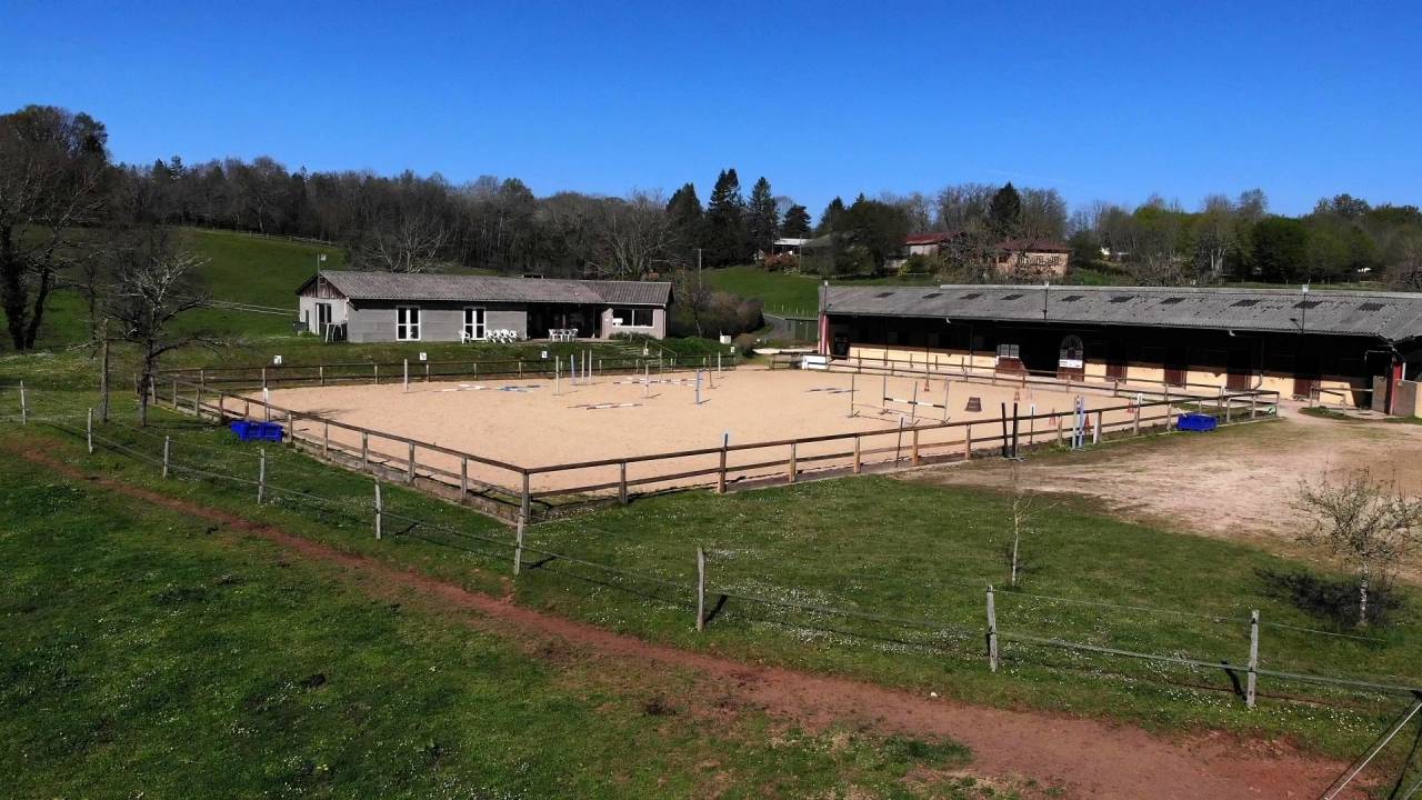 ETABLISSEMENT EQUESTRE EN ACTIVITE SUR 33HA