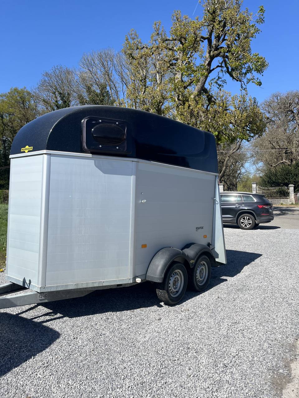 Van HUMBAUR 2 chevaux 