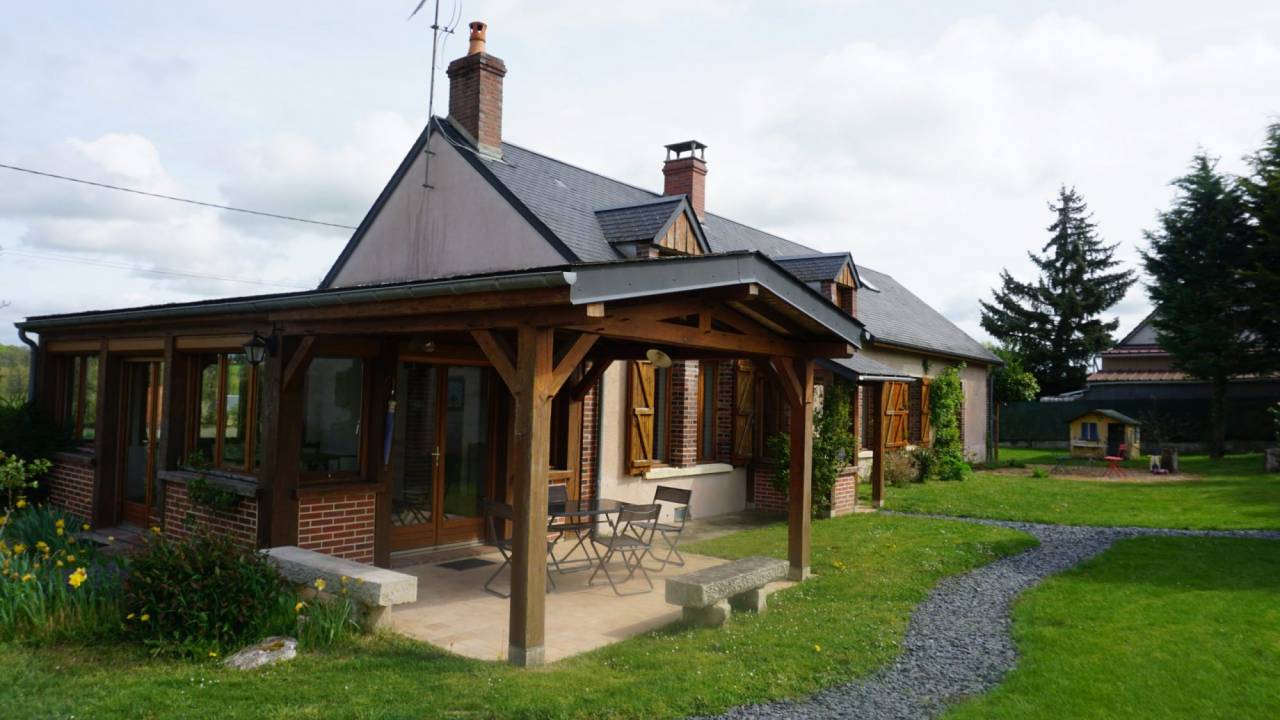 Belle propriété familiale avec dépendances  1,43 ha