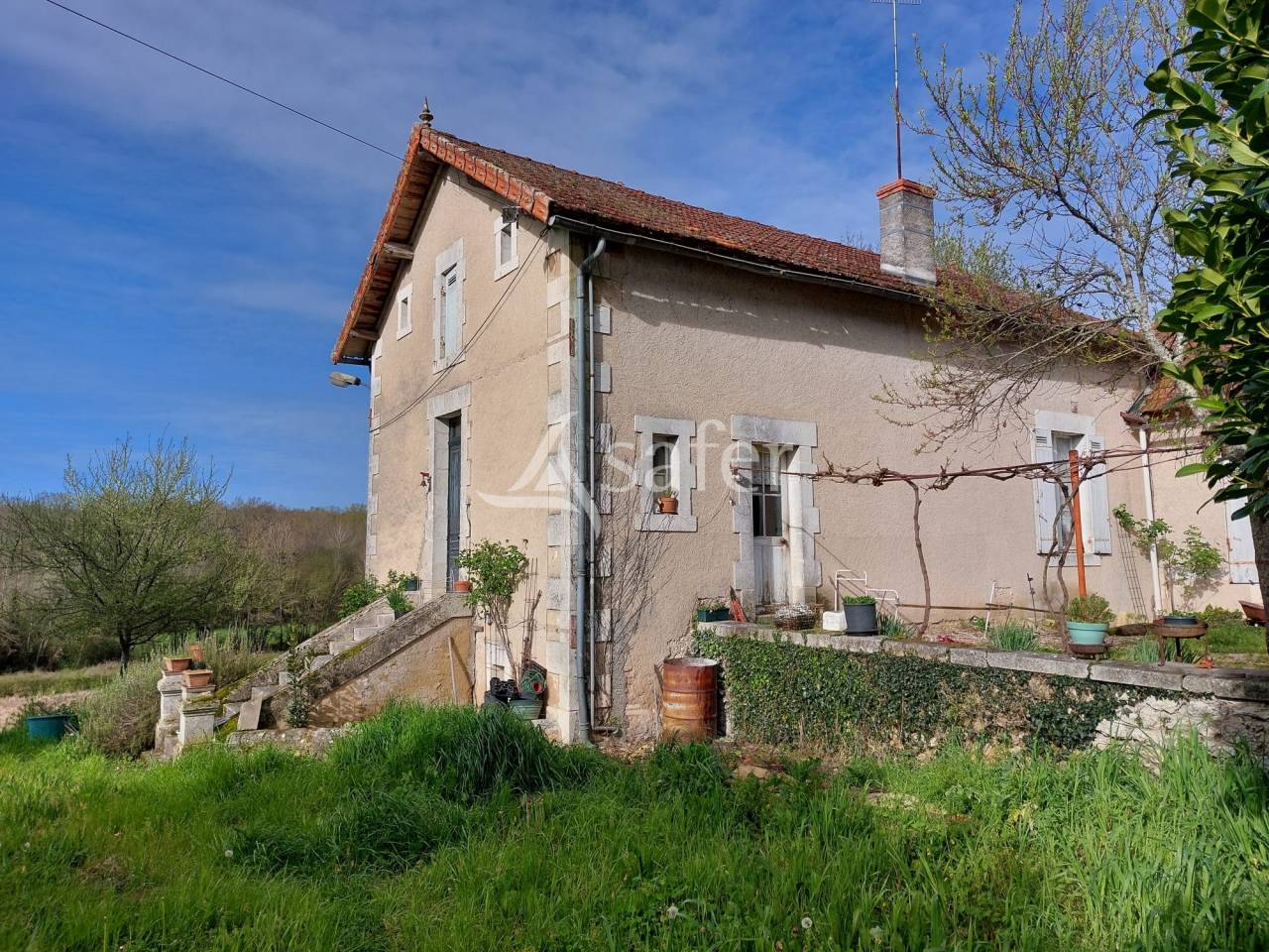 Propriété bâtie sur 22ha proche Ribérac