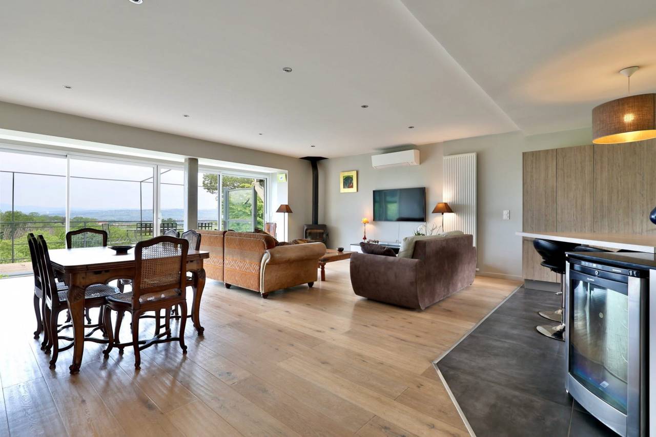 Propriété équestre vue sur les Monts du Lyonnais (69)