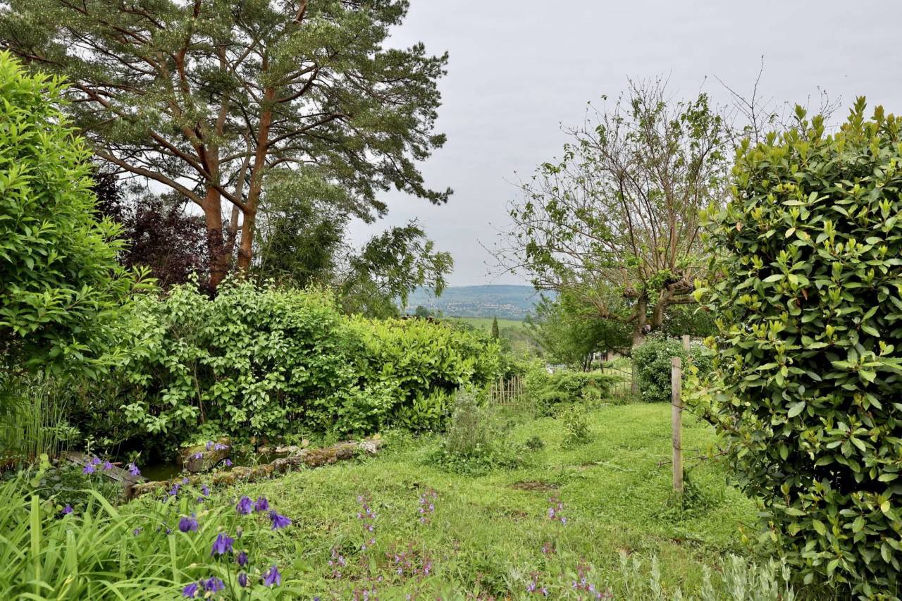 Propriété équestre vue sur les Monts du Lyonnais (69)