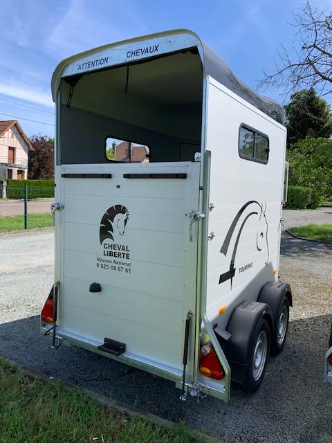 Van Touring One Cheval Liberté