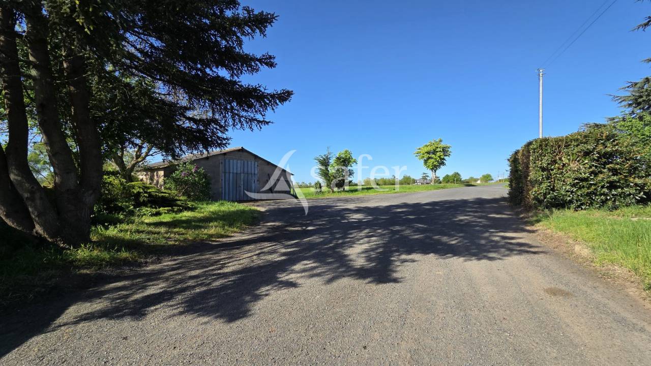 Bati ancien de caractère et son foncier d'un seul tenant