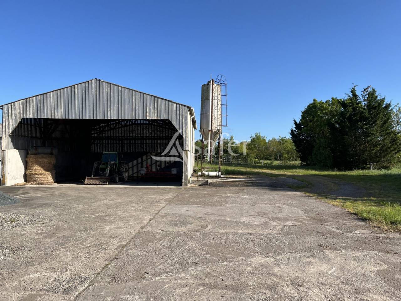 Bati ancien de caractère et son foncier d'un seul tenant