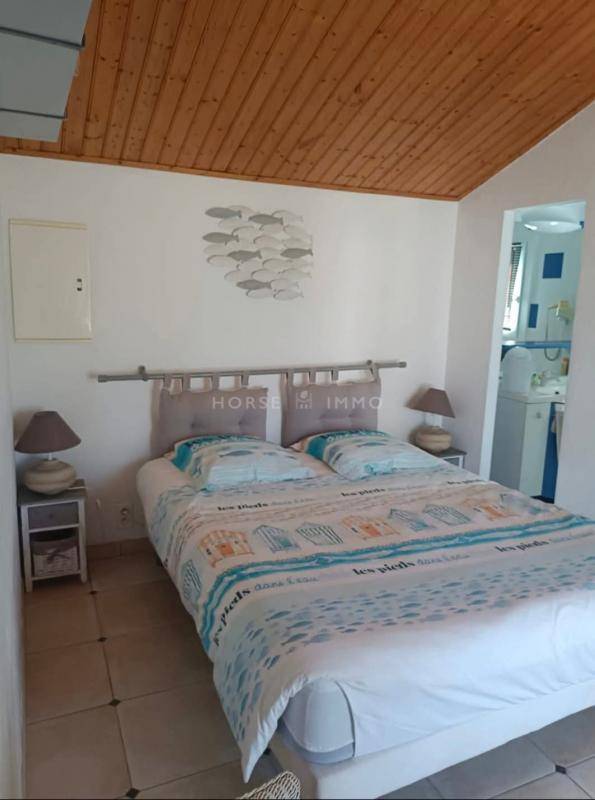 Domaine &Eacute;questre avec G&icirc;tes et Salle de R&eacute;ception - &Agrave; Deux