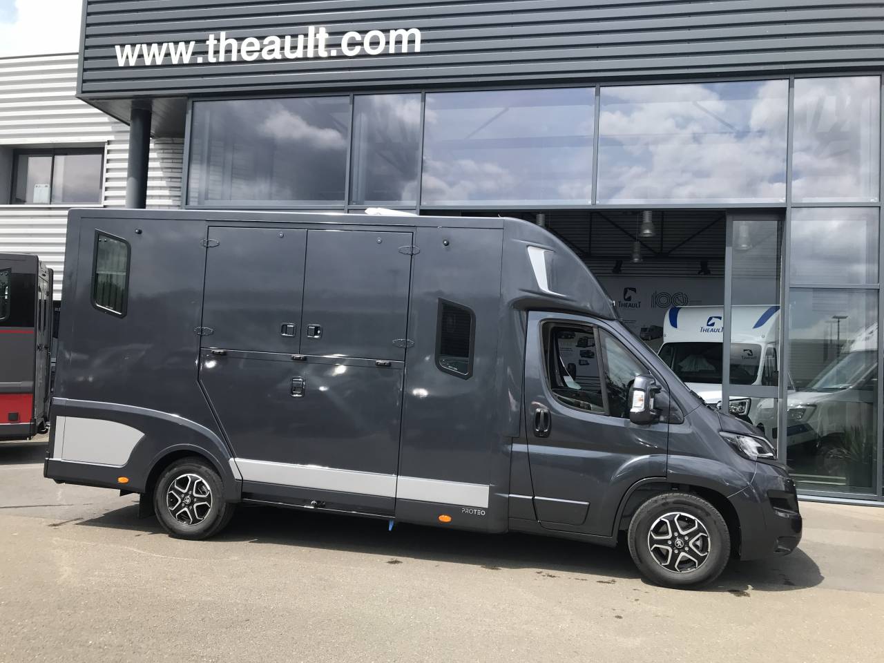 Camion pour chevaux Theault - TO 720