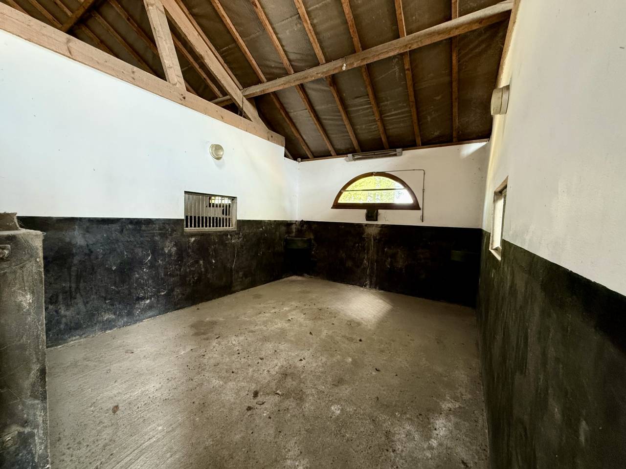 FORGES-LES-EAUX - RAVISSANTE PROPRIETE EQUESTRE