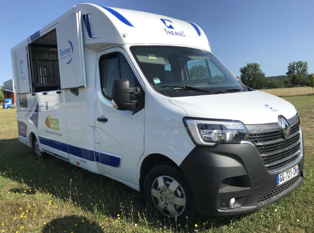 Camion pour chevaux Theault - TO 706