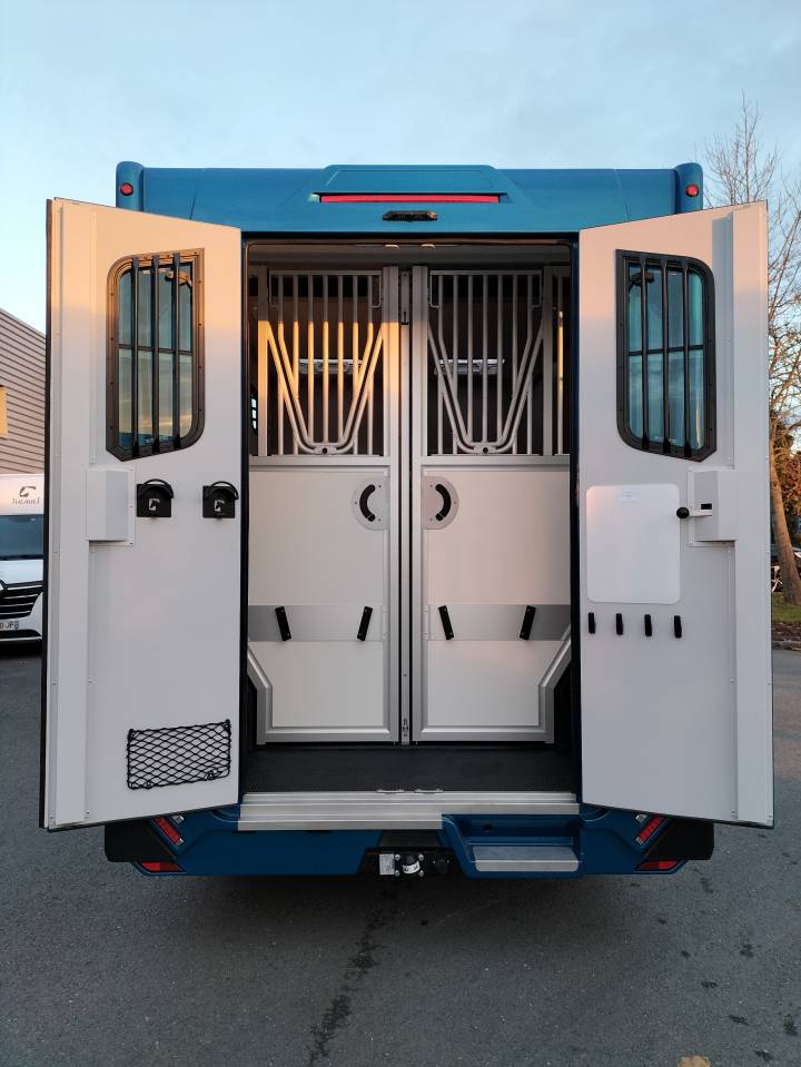 Camion pour chevaux Theault - TO 724